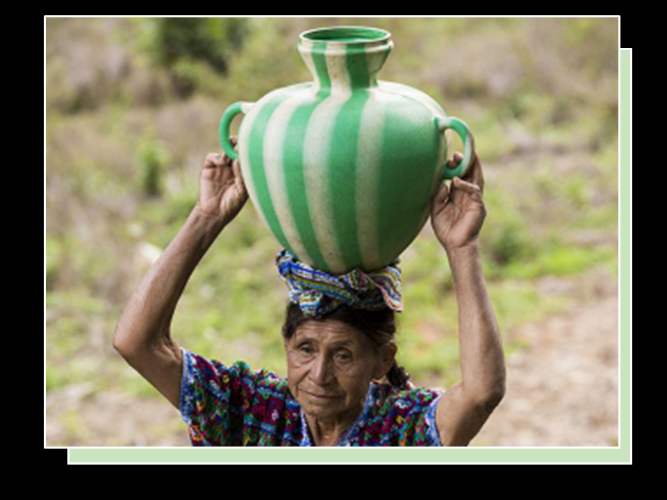 llevando agua limpia
